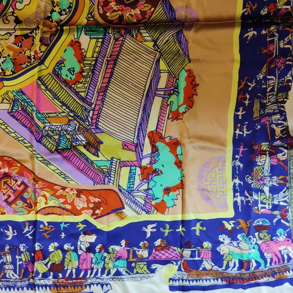 Vibrant Silk Oversized Scarf with Intricate Patterns - Picture 8 of 12